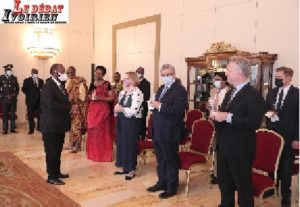 les 5 nouveaux ambassadeurs face a ouattara1