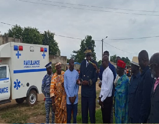 Soutien du président Ouattara à Grand-Lahou : Alpha Sanogo remet une ambulance et une moto au centre de santé de Bacanda ledebativoirien.net