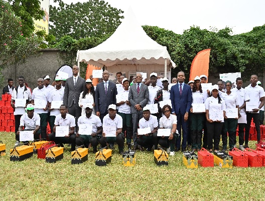 Remise d’Attestation de fin de Formation pour 200 Plombiers Sanitaires : SODECI ledebativoirien.net