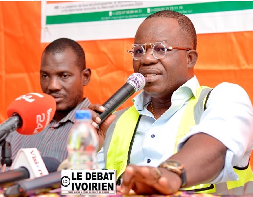 Le Réseau des photographes de Côte d’Ivoire bouge : une convention tripartie pour « la photographie aux photographes » signée, ledebativoirien.net